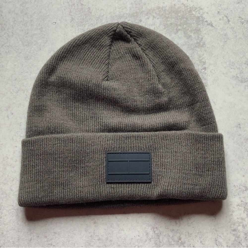 Tommy Hilfiger Unisex Grey Beanie Blue Logo One Size NWT